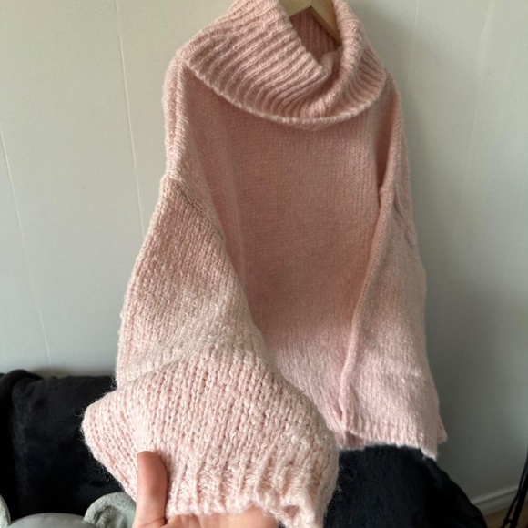 Pink cozy oversized knit sweater - Picture 4 of 5